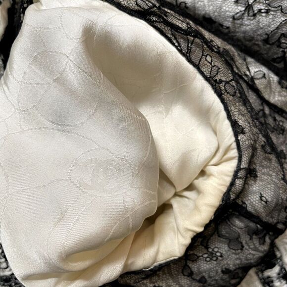 Chanel Vintage 2004 Tweed Lace Trim Jacket Black White - Picture 12 of 15